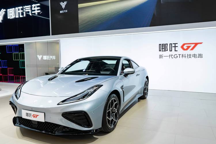 成都郫都区鑫欧乐企业管理咨询哪吒汽车在智能汽车领域的表现，领途汽车在新能源汽车市场中的影响力